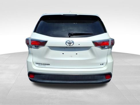 Used 2015 Toyota Highlander Plus FWD image 25