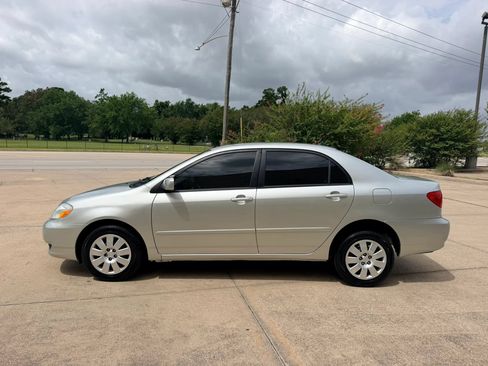 Used 2003 Toyota Corolla LE FWD image 2