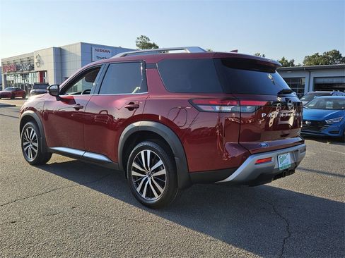 New 2025 Nissan Pathfinder Platinum image 8