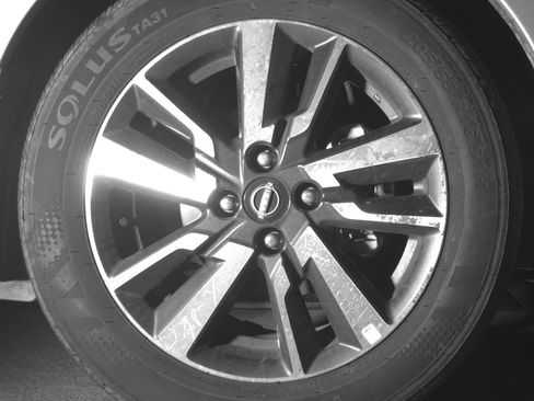 Used 2025 Nissan Versa SV image 13