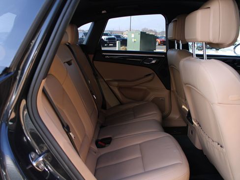 Used 2022 Porsche Macan S image 24