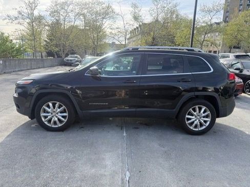 Used 2017 Jeep Cherokee Limited AWD/4WD image 5