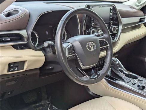 Used 2020 Toyota Highlander Limited image 10