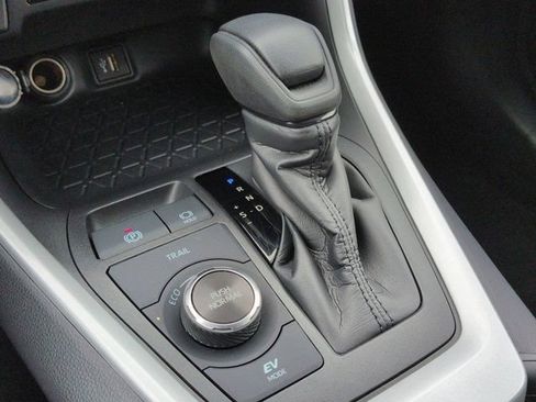 Certified 2025 Toyota RAV4 XLE AWD/4WD image 15