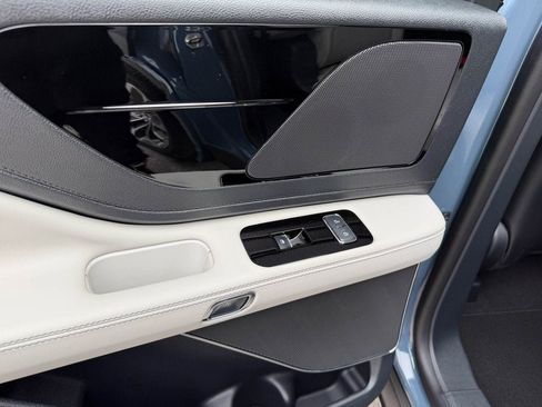 New 2026 Lincoln Aviator AWD image 20