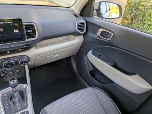 Used 2021 Hyundai Venue w/ Cargo Package image 12