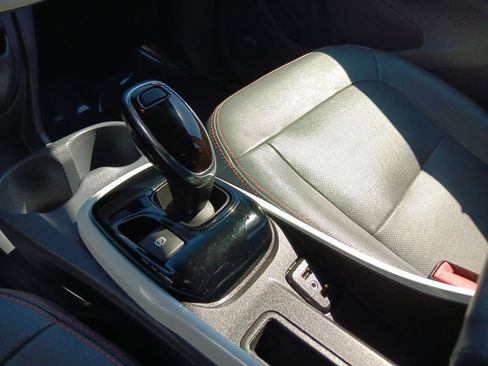 Used 2019 Chevrolet Bolt Premier w/ Infotainment Package FWD image 23