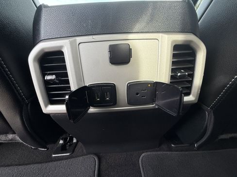 Used 2019 Ford F150 Lariat image 34