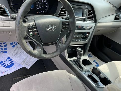 Used 2015 Hyundai Sonata SE w/ Option Group 09 FWD image 10