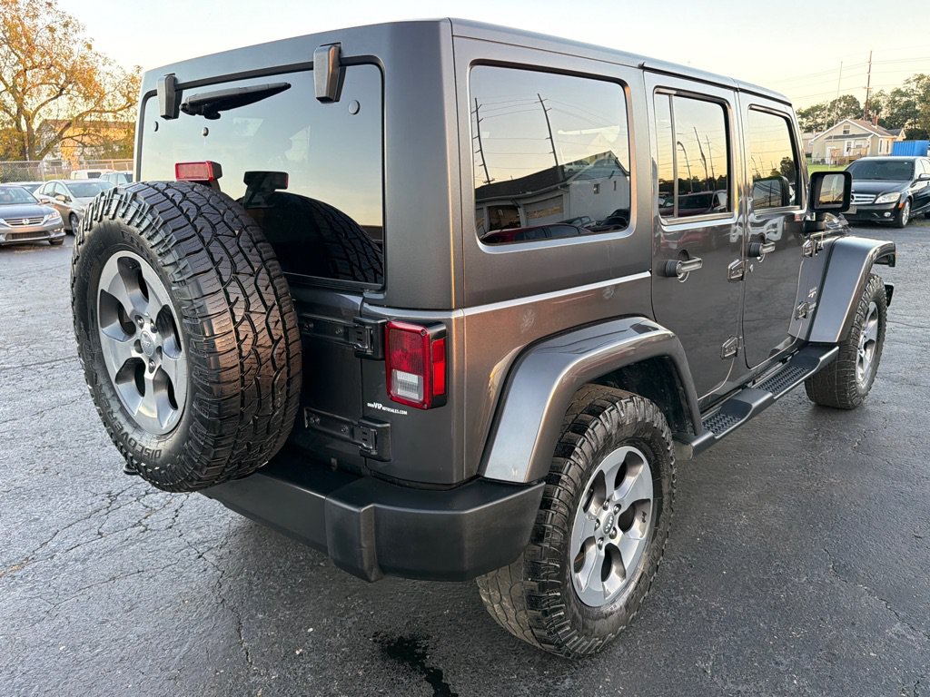 Used 2018 Jeep Wrangler Unlimited Sahara AWD/4WD image 7