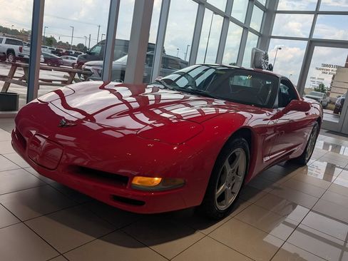 Used 2004 Chevrolet Corvette Coupe RWD image 3