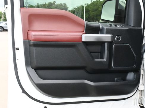 Used 2019 Ford F150 Platinum w/ Equipment Group 701A Luxury AWD/4WD image 18