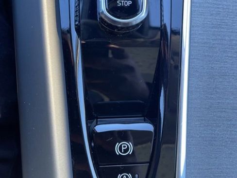 Certified 2025 Volvo XC60 B5 Plus image 22