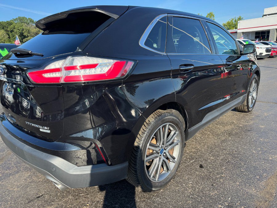 Used 2019 Ford Edge Titanium w/ Cold Weather Package AWD/4WD image 11