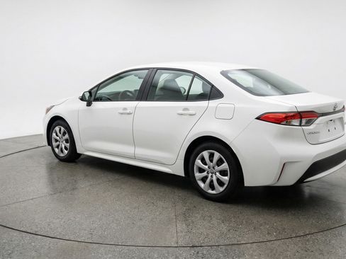 Used 2025 Toyota Corolla LE image 5