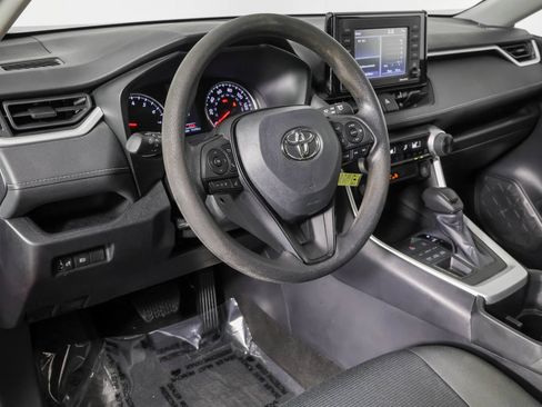 Used 2022 Toyota RAV4 LE AWD/4WD image 5