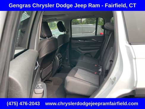 Certified 2023 Jeep Grand Cherokee Laredo X AWD/4WD image 37