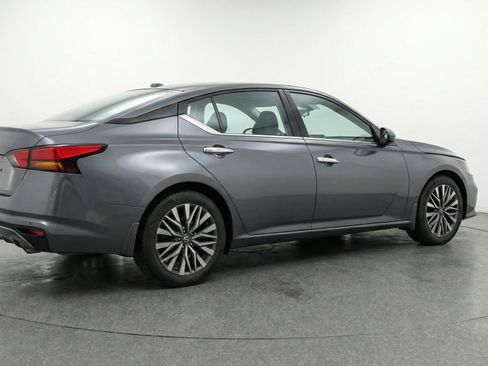 Used 2025 Nissan Altima 2.5 SV image 9