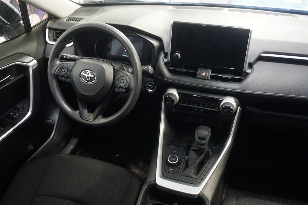Used 2025 Toyota RAV4 XLE AWD/4WD image 24