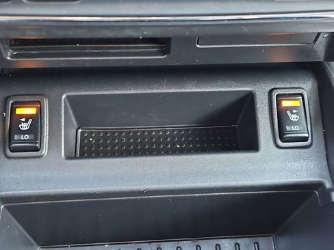 Used 2021 Nissan Titan SV w/ SV Convenience Package image 44