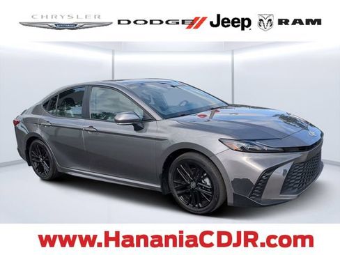 Used 2025 Toyota Camry SE FWD image 1