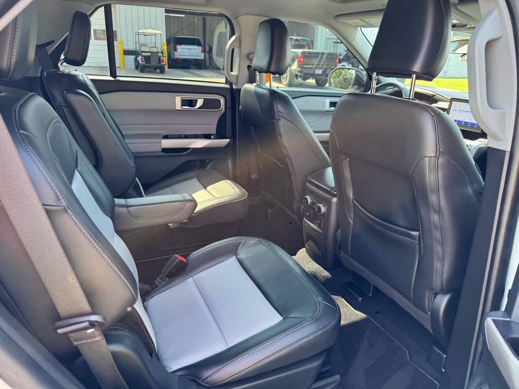 Used 2023 Ford Explorer XLT w/ Equipment Group 202A AWD/4WD image 34