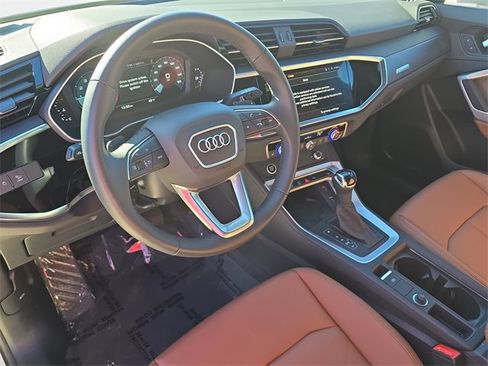 Certified 2025 Audi Q3 2.0T Premium image 16