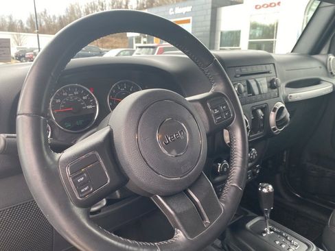 Used 2018 Jeep Wrangler Unlimited Sahara image 9