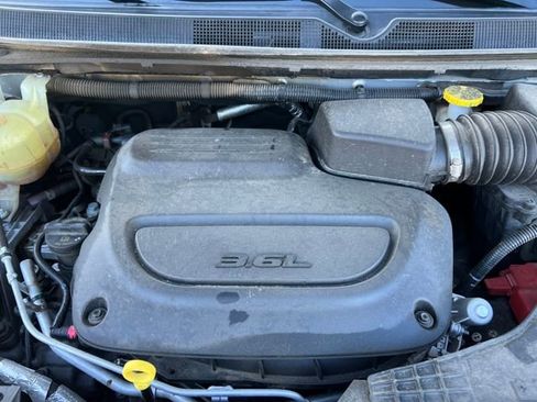 Used 2024 Chrysler Pacifica Limited image 36