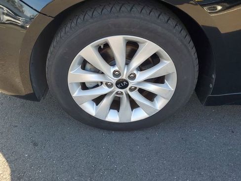 Used 2017 Kia Optima LX image 4