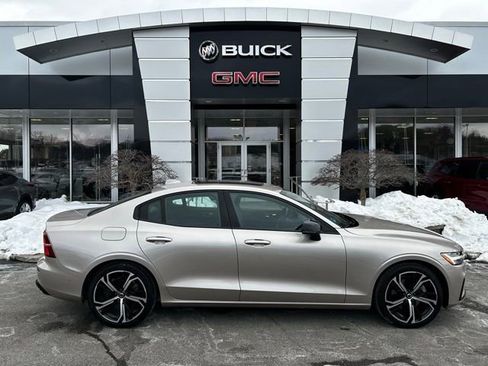 Used 2023 Volvo S60 B5 Plus w/ Climate Package image 28