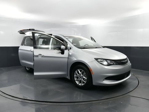 Used 2023 Chrysler Voyager LX FWD image 34