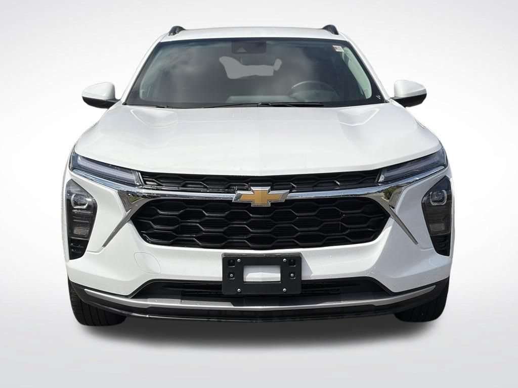 Used 2025 Chevrolet Trax LT w/ LT Convenience Package FWD image 3