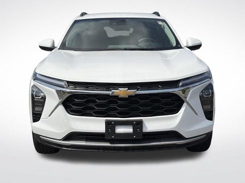 Used 2025 Chevrolet Trax LT w/ LT Convenience Package FWD image 3