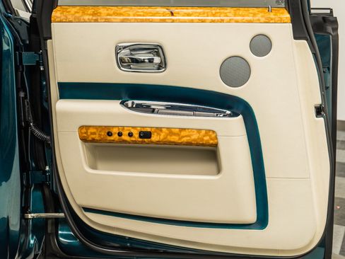 Used 2010 Rolls-Royce Ghost image 41