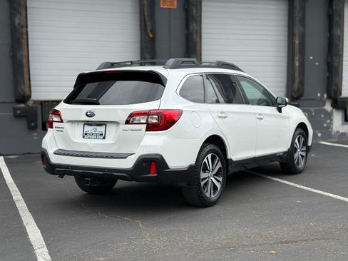 Used 2018 Subaru Outback 2.5i Limited AWD/4WD image 3
