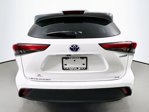 Used 2023 Toyota Highlander Bronze Edition image 6