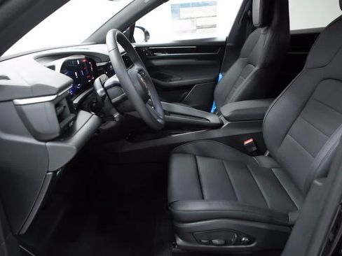 Certified 2026 Porsche Macan Electric RWD image 22