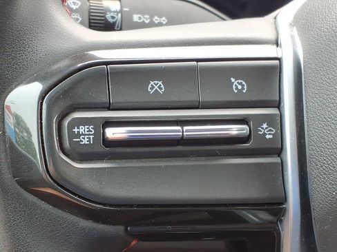 Used 2024 Chevrolet Colorado Z71 AWD/4WD image 7