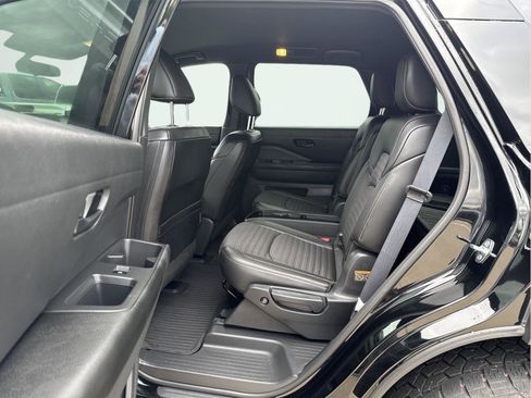 Used 2024 Nissan Pathfinder Rock Creek AWD/4WD image 17