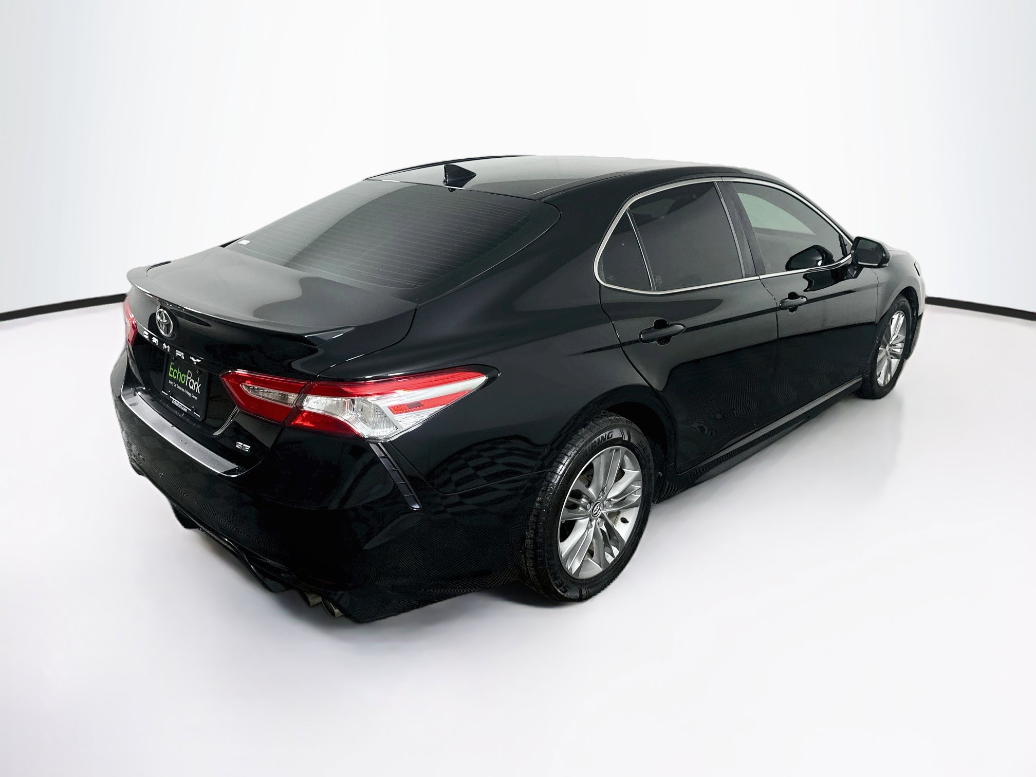 Used 2020 Toyota Camry SE w/ Carpet Mat Package FWD image 9