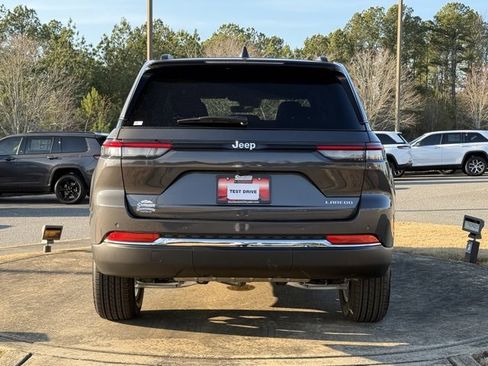 New 2025 Jeep Grand Cherokee Laredo X w/ Luxury Tech Group I image 6