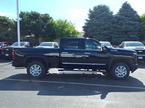 Certified 2024 Chevrolet Silverado 2500 High Country w/ High Country Premium Package AWD/4WD image 4