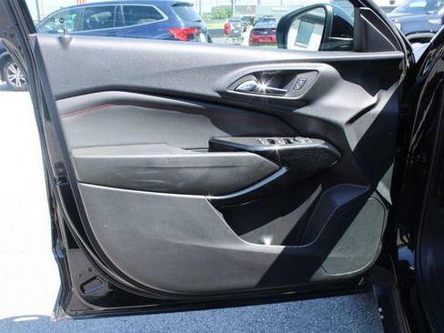 Used 2024 Chevrolet Trax RS w/ Sunroof Package FWD image 10