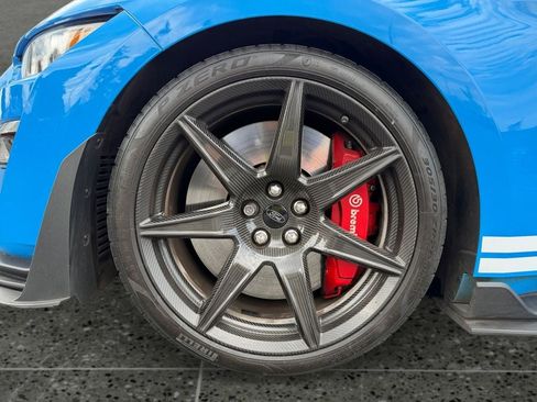 Used 2022 Ford Mustang Shelby GT500 w/ Carbon Fiber Track Pack RWD image 4