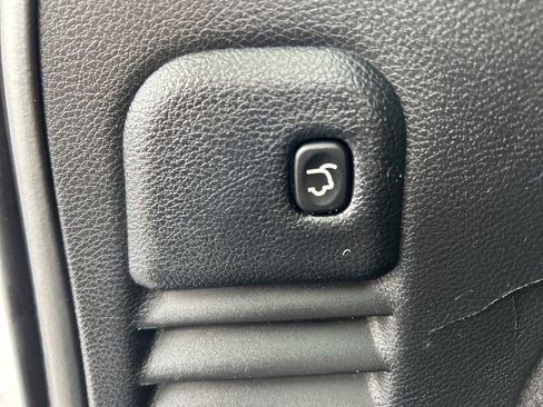 Used 2021 Jeep Grand Cherokee Limited image 17