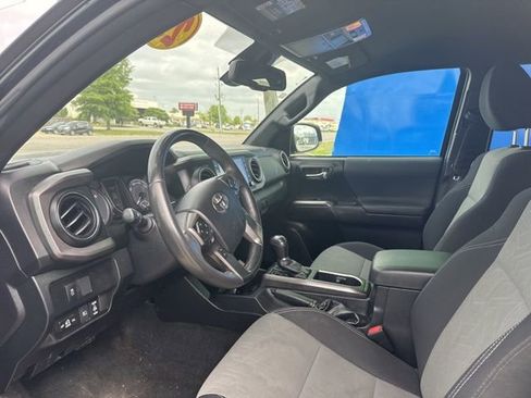 Used 2022 Toyota Tacoma TRD Off-Road image 5