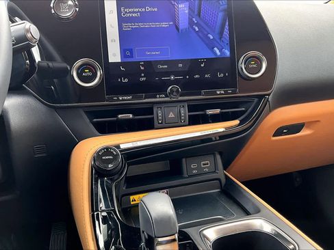 Used 2025 Lexus NX 250 FWD w/ Accessory Package (Z1) image 35