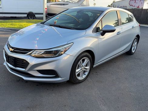 Used 2017 Chevrolet Cruze LT image 3
