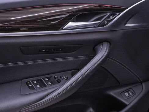 Used 2019 BMW 540i w/ M Sport Package image 32